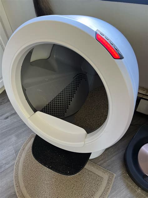 It self-cleans after each use by using a patented sifting system to deposit waste into the drawer at the base of the unit. . Litter robot 4 cat sensor fault